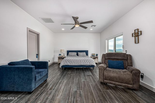 1829 W CLOUD Road, Phoenix, AZ 85086