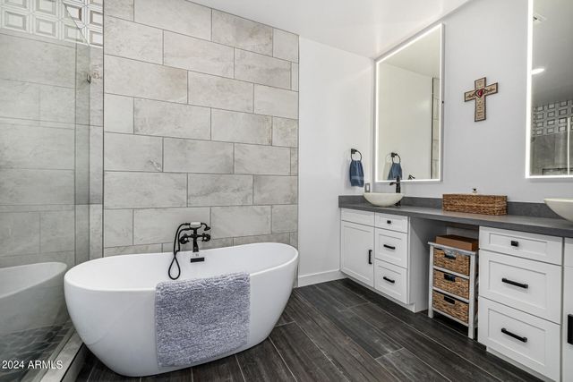 1829 W CLOUD Road, Phoenix, AZ 85086