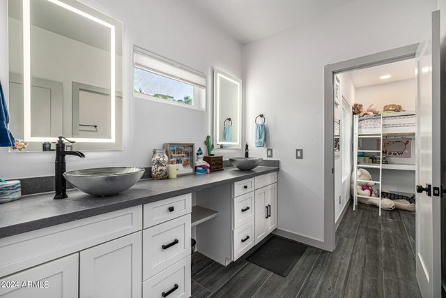 1829 W CLOUD Road, Phoenix, AZ 85086
