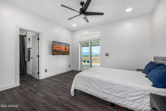 1829 W CLOUD Road, Phoenix, AZ 85086