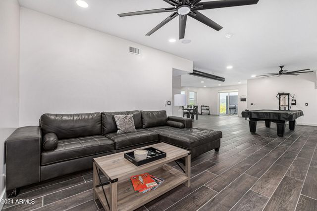 1829 W CLOUD Road, Phoenix, AZ 85086