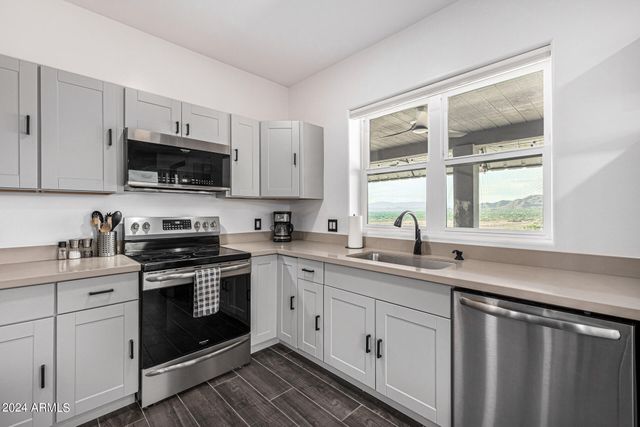 1829 W CLOUD Road, Phoenix, AZ 85086