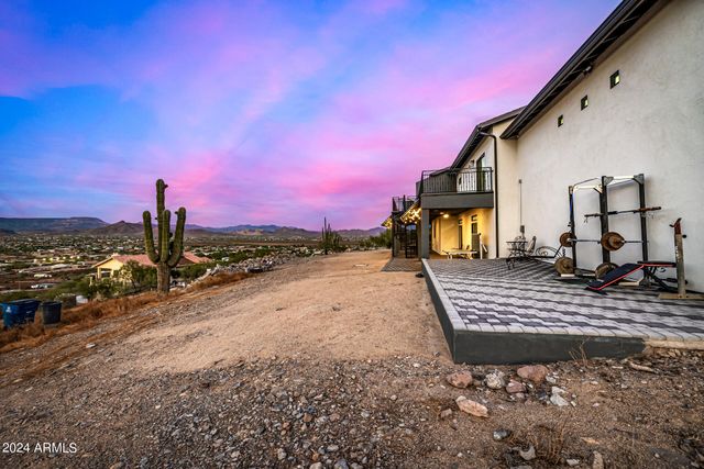 1829 W CLOUD Road, Phoenix, AZ 85086