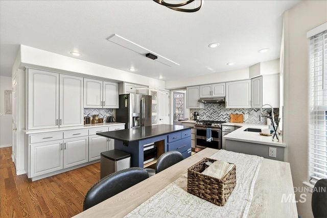 8007 W Scardale Ct, Boise, ID 83704