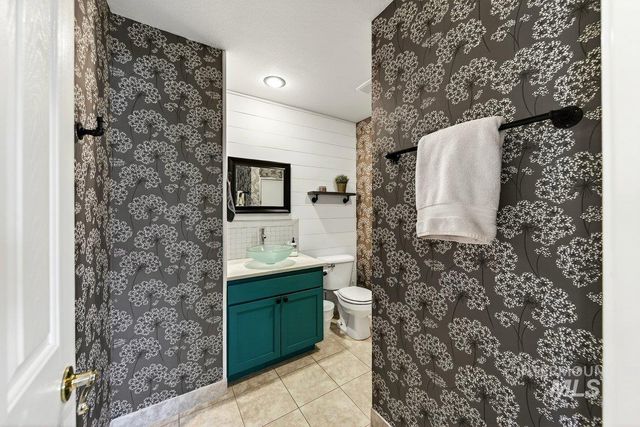 8007 W Scardale Ct, Boise, ID 83704