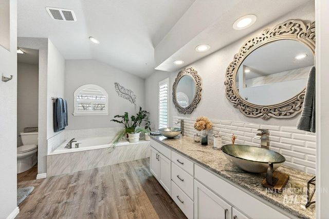 8007 W Scardale Ct, Boise, ID 83704