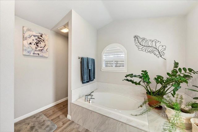 8007 W Scardale Ct, Boise, ID 83704