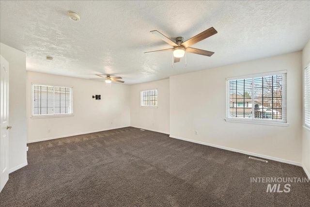 8007 W Scardale Ct, Boise, ID 83704