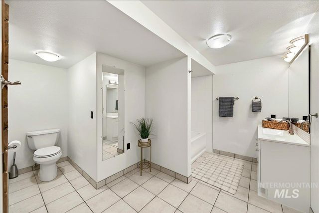 8007 W Scardale Ct, Boise, ID 83704