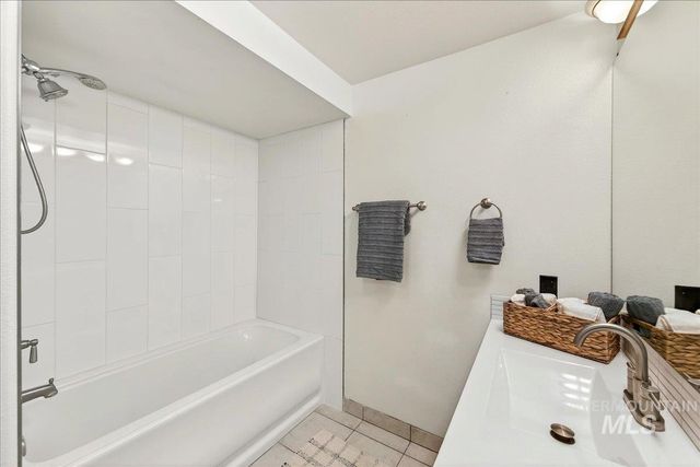 8007 W Scardale Ct, Boise, ID 83704