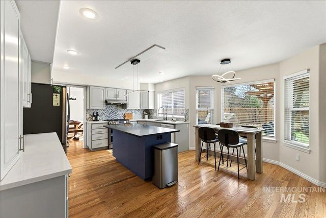 8007 W Scardale Ct, Boise, ID 83704