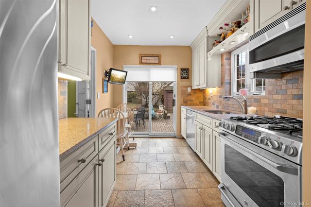 47-52 245th Street, Douglaston, NY 11362