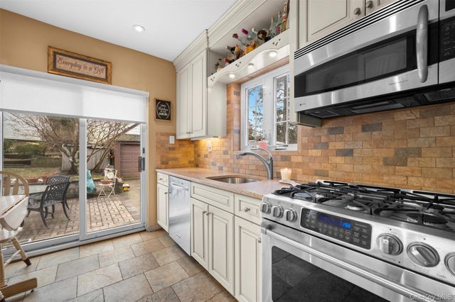 47-52 245th Street, Douglaston, NY 11362