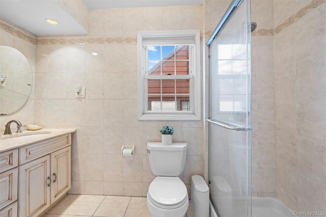 47-52 245th Street, Douglaston, NY 11362