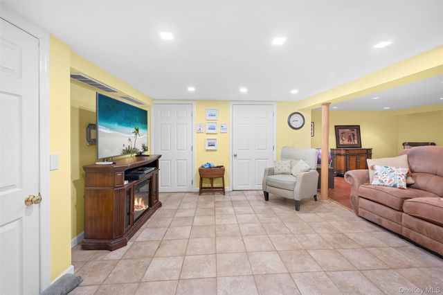 47-52 245th Street, Douglaston, NY 11362