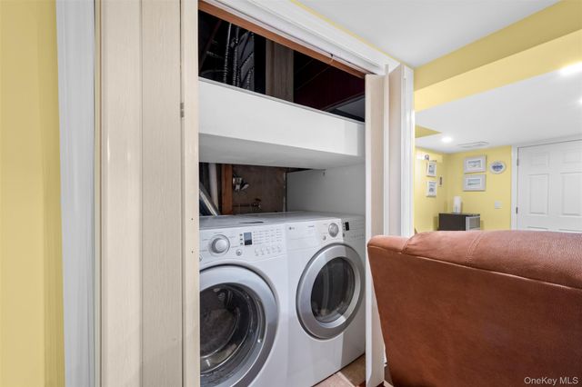 47-52 245th Street, Douglaston, NY 11362