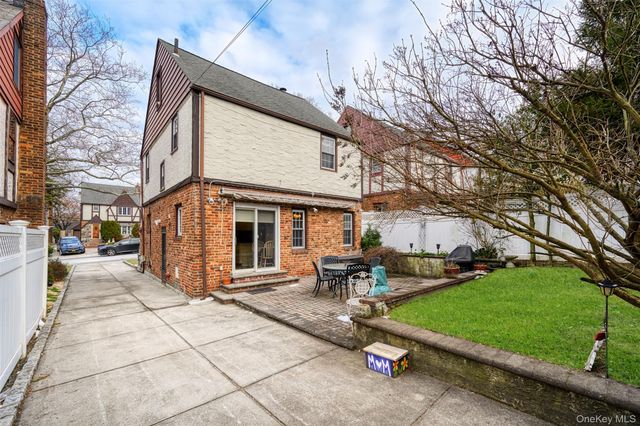 47-52 245th Street, Douglaston, NY 11362