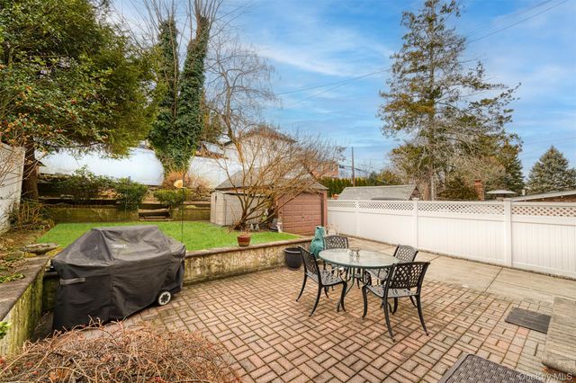 47-52 245th Street, Douglaston, NY 11362