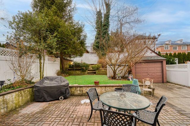 47-52 245th Street, Douglaston, NY 11362