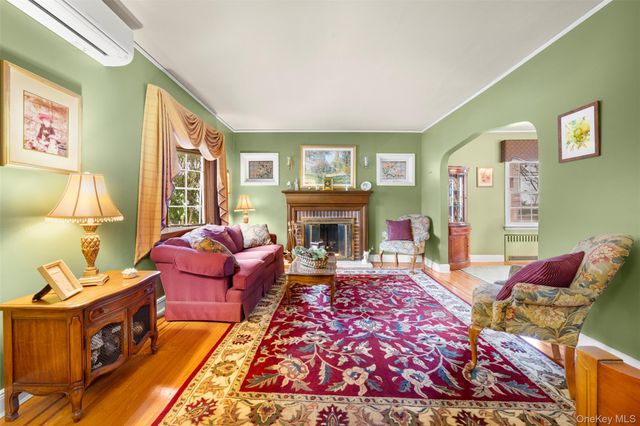 47-52 245th Street, Douglaston, NY 11362