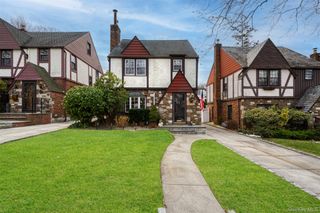 47-52 245th Street, Douglaston, NY 11362