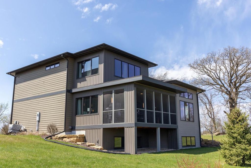 808 Winery Way, Cambridge, WI 53523
