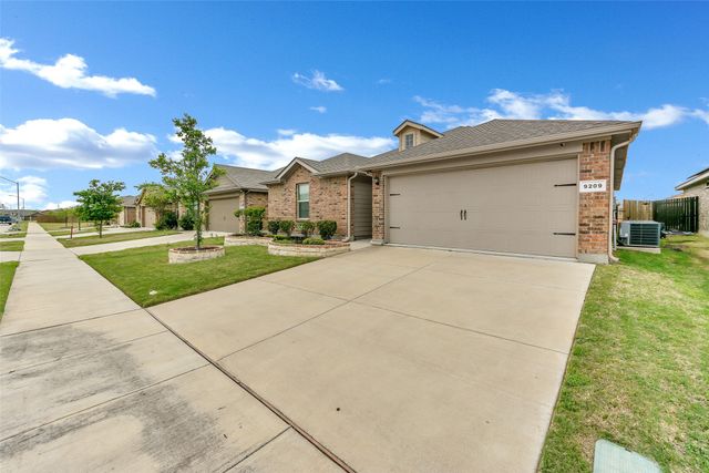 9209 Leveret Lane, Fort Worth, TX 76131