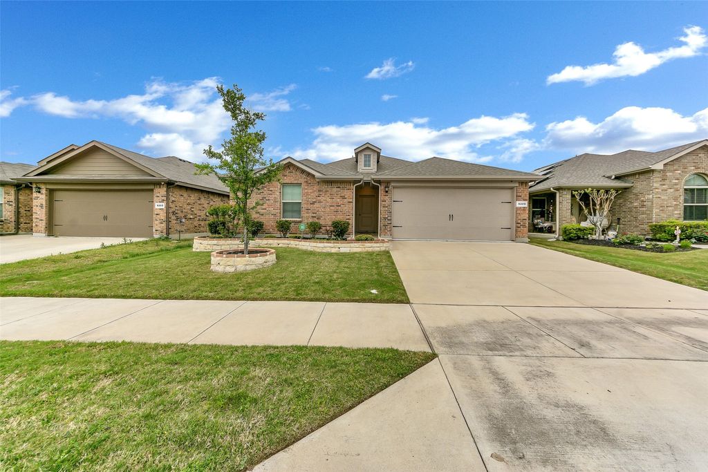 9209 Leveret Lane, Fort Worth, TX 76131