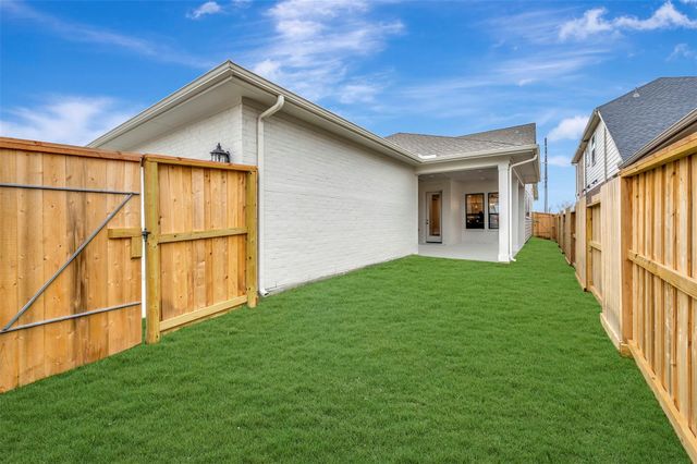 11910 Salty Bend Drive, Mont Belvieu, TX 77523