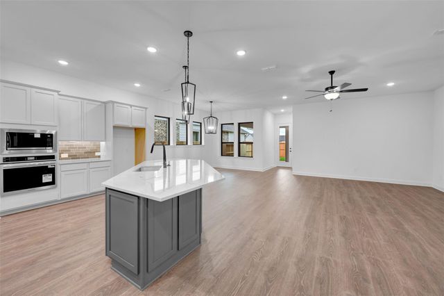 11910 Salty Bend Drive, Mont Belvieu, TX 77523