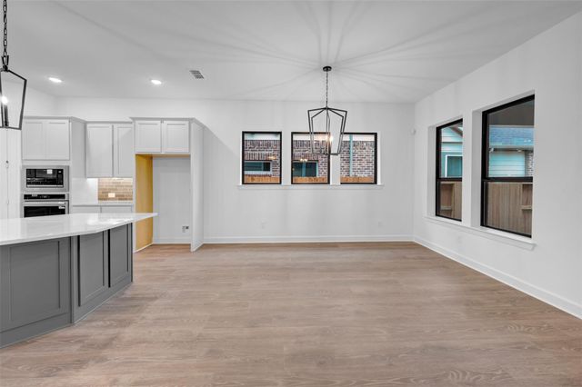 11910 Salty Bend Drive, Mont Belvieu, TX 77523