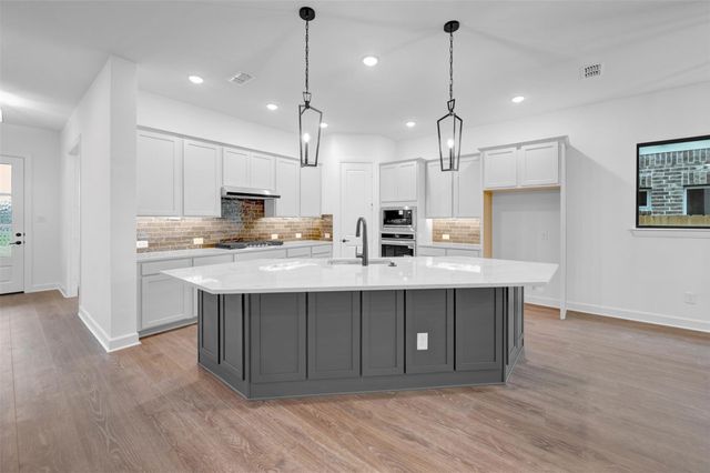 11910 Salty Bend Drive, Mont Belvieu, TX 77523