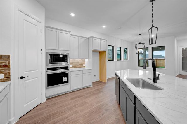 11910 Salty Bend Drive, Mont Belvieu, TX 77523