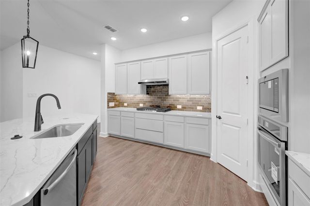 11910 Salty Bend Drive, Mont Belvieu, TX 77523