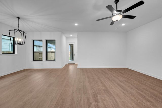 11910 Salty Bend Drive, Mont Belvieu, TX 77523