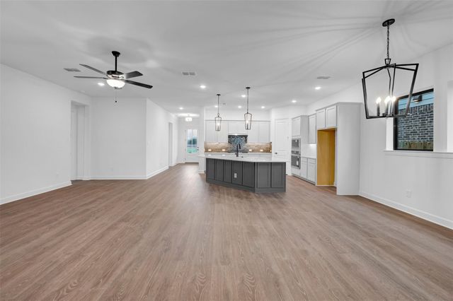 11910 Salty Bend Drive, Mont Belvieu, TX 77523