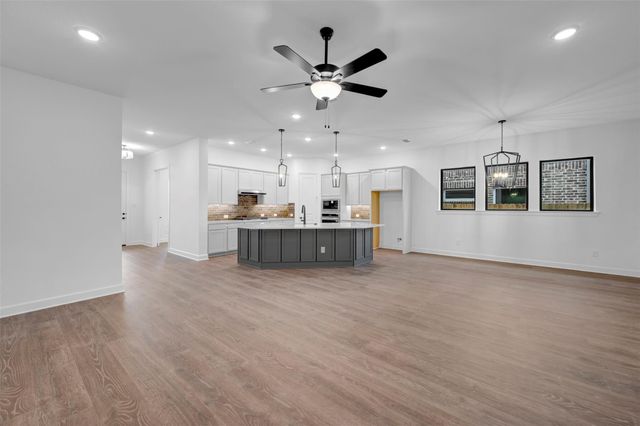 11910 Salty Bend Drive, Mont Belvieu, TX 77523