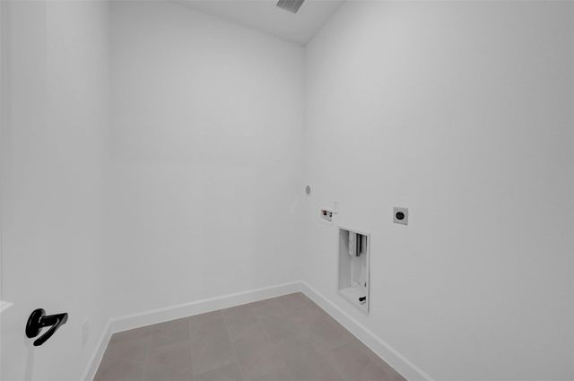 11910 Salty Bend Drive, Mont Belvieu, TX 77523