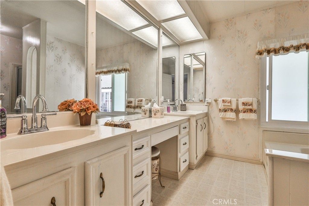 Image 22 of property listing at 929 E Foothill Boulevard 52, Upland, CA 91786