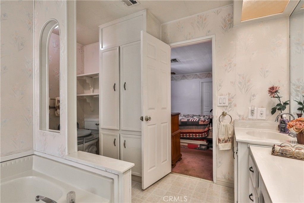 Image 25 of property listing at 929 E Foothill Boulevard 52, Upland, CA 91786