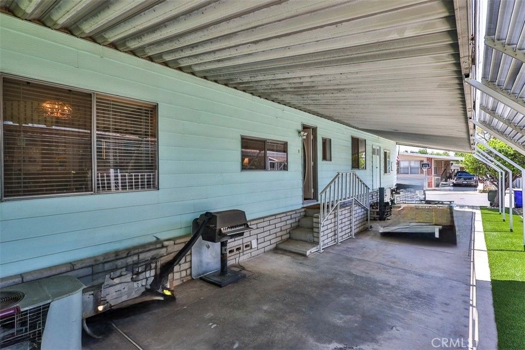 Image 37 of property listing at 929 E Foothill Boulevard 52, Upland, CA 91786