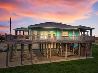 832 S East Road, Crystal Beach, TX 77650