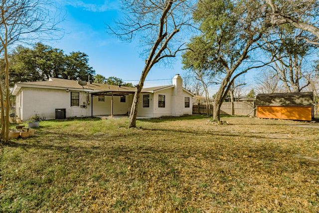 5821 Circular Drive, North Richland Hills, TX 76117