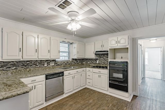 5821 Circular Drive, North Richland Hills, TX 76117