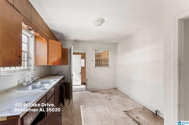 1915 HOLBROOK AVENUE, Bessemer, AL 35020