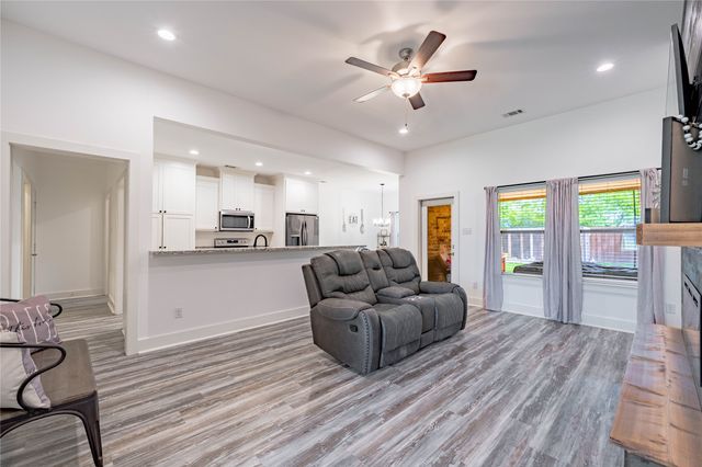 2006 Clay Street, Mabank, TX 75147