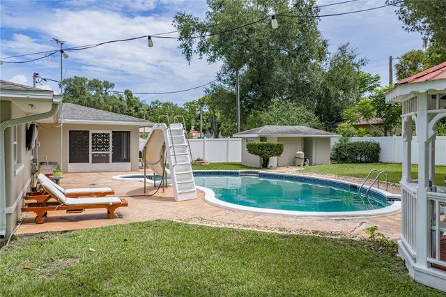 14320 13TH STREET, Dade City, FL 33523