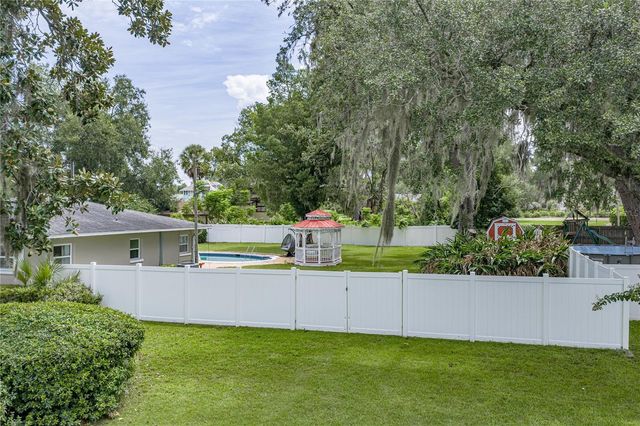 14320 13TH STREET, Dade City, FL 33523