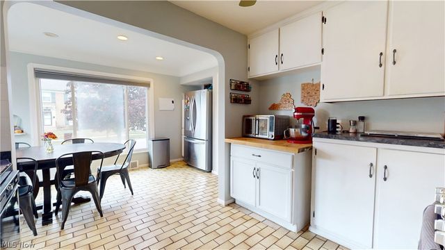 8423 Greenlawn Avenue, Parma, OH 44129