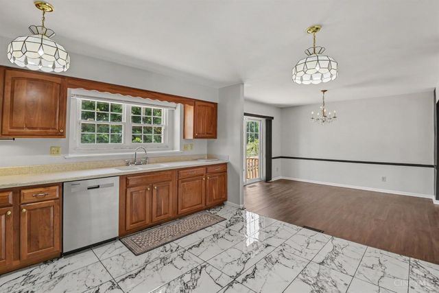 496 Sunaire Terrace, Delhi Twp, OH 45238